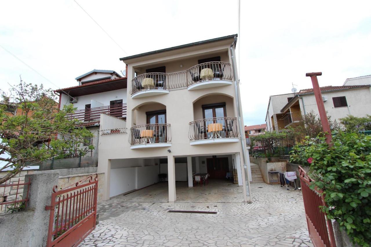 Apartments Fabris Ровин Екстериор снимка